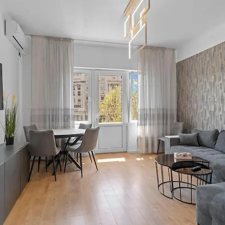Riverview Downtown Boulevard Apartment