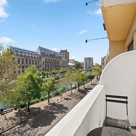 Riverview Downtown Boulevard Apartment